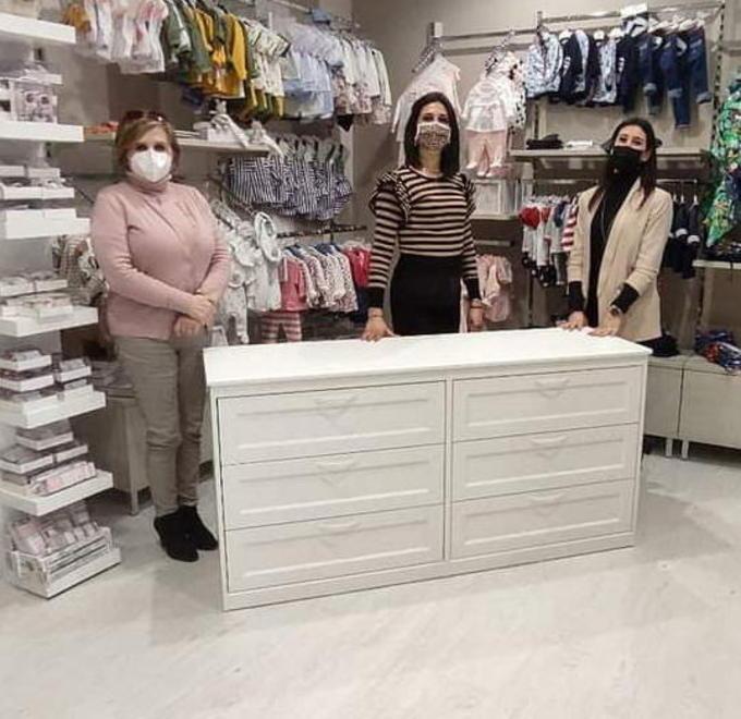 Riapre negozio per bambini dopo i lavori di ristrutturazione 