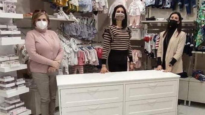 Riapre negozio per bambini dopo i lavori di ristrutturazione