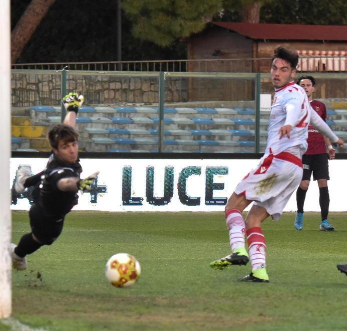 Un Grifone ai limiti della perfezione dà lezione al lanciatissimo Pontedera 