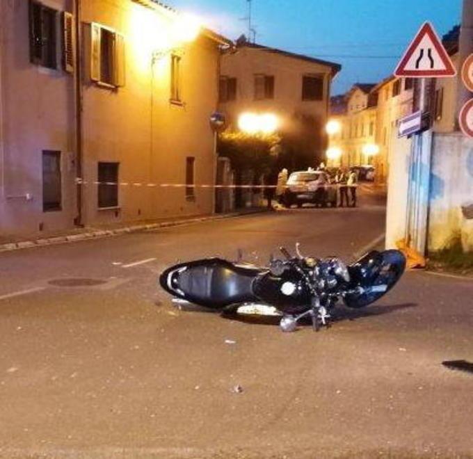 Moto contro auto della Globo in due finiscono all’ospedale