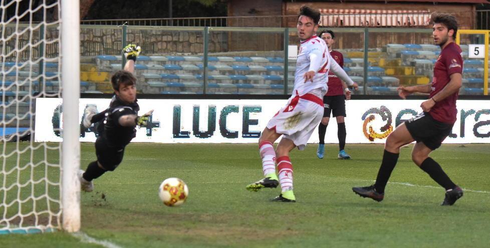 Caponi non s’arrende mai: sfiora il gol e nel finale cerca di invertire la tendenza