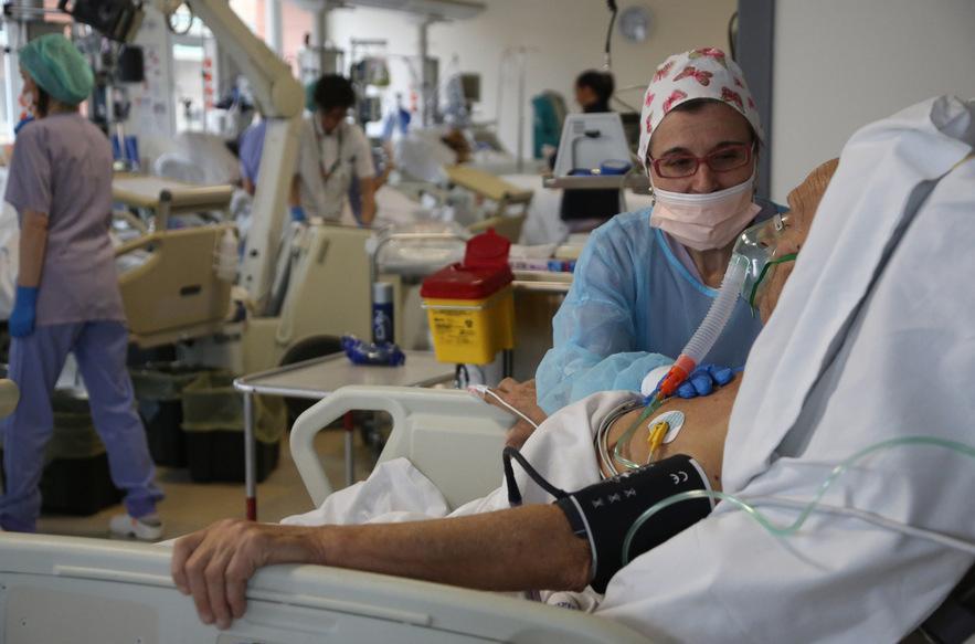 Tredici multe per gli assembramenti Covid, 69 nuovi casi e una vittima 