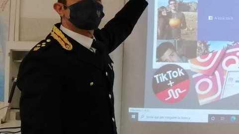 Bullismo e devianze La Polizia con gli studenti