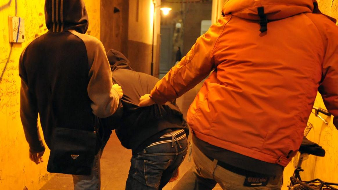 Insulti e poi le botte: pomeriggio di follia di un branco di bulli