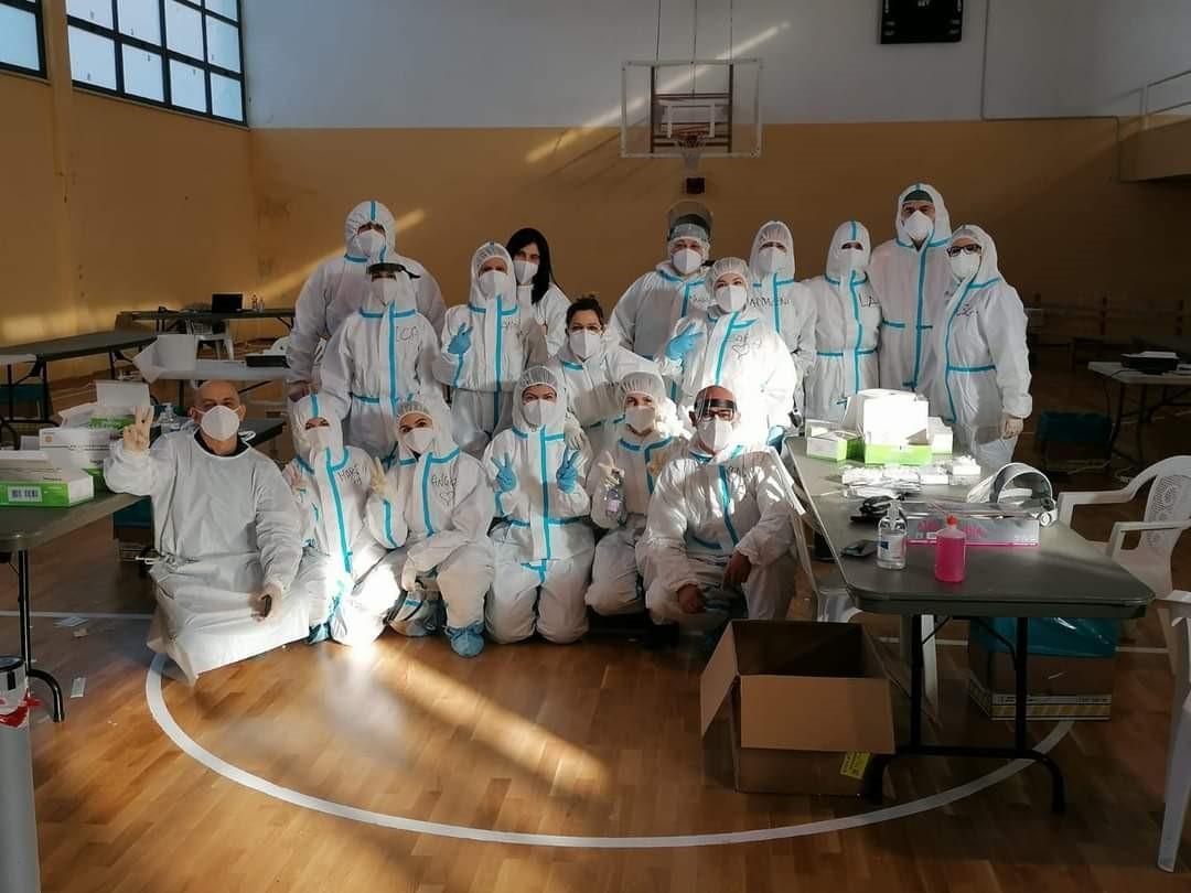 La Maddalena: 6470 tamponi in due giorni, applausi e messaggi di stima per medici e infermieri 