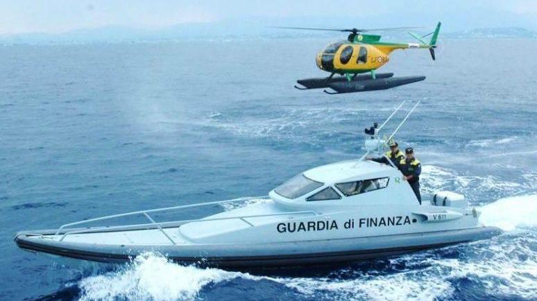 In barca dal Lazio alla Maremma in barba al Covid: multati