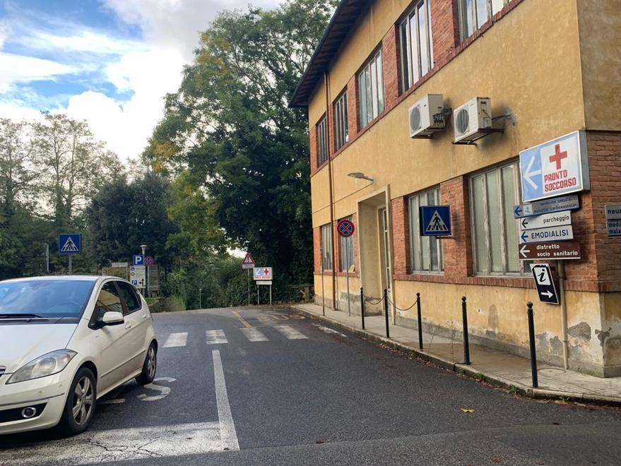 L'ingresso all'ospedale di Volterra