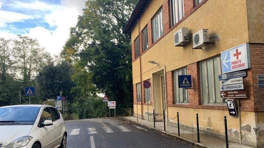 L'ingresso all'ospedale di Volterra