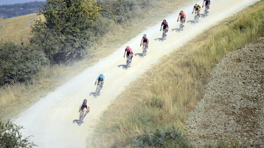 Laigueglia, Larciano e le Strade Bianche Il ciclismo riparte e parla anche toscano