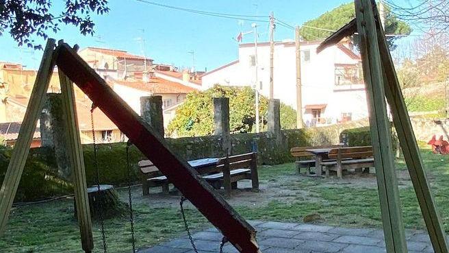 Il parco della Fontanella vittima di vandalismi «Il Comune provveda»