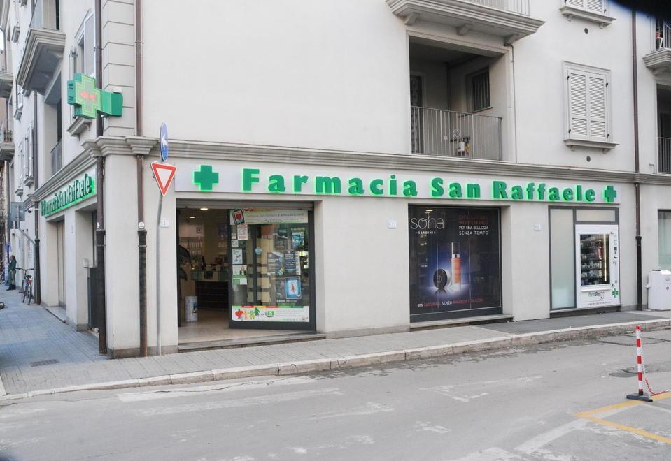 La farmacia San Raffaele è entrata nella catena Dr. Max