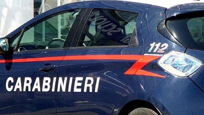 Braccialetto elettronico a fuoco per attirare i carabinieri, arrestata