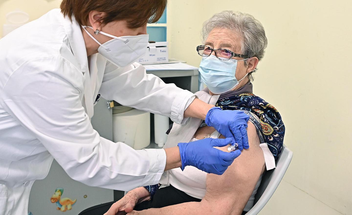 Vaccinazione per gli over 80 Nieddu: «Inviati i primi sms» 