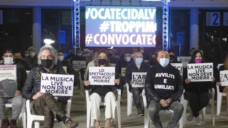 Modena. Al PalaPanini la protesta dello spettacolo «Siamo fermi da un anno: fateci lavorare»