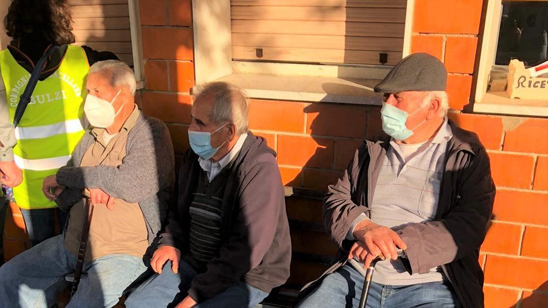 Bulzi, anziani in attesa del vaccino anti Covid