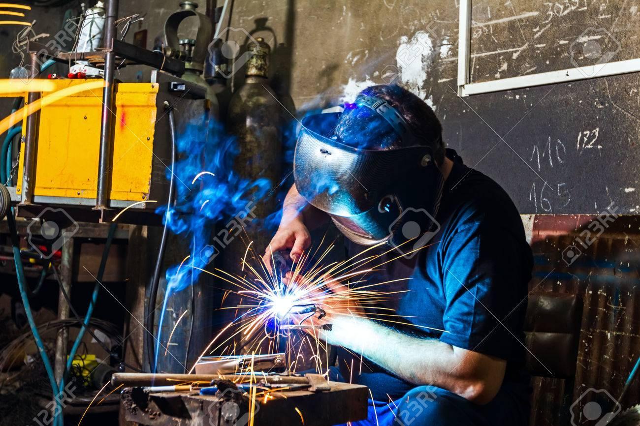 10 carpentieri e saldatori in azienda metallurgica