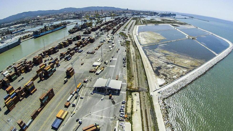 «Sconti non dovuti ai terminalisti per gestire le banchine»: sequestri e perquisizioni ai big del porto di Livorno