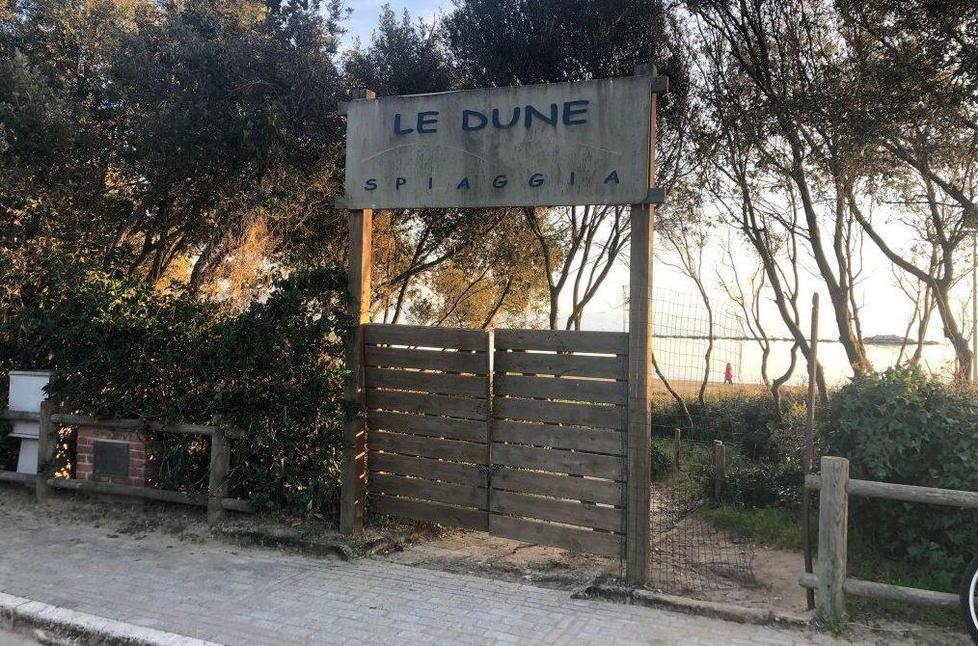 La spiaggia Le Dune, tuttora sotto sequestro, a Pratoranieri