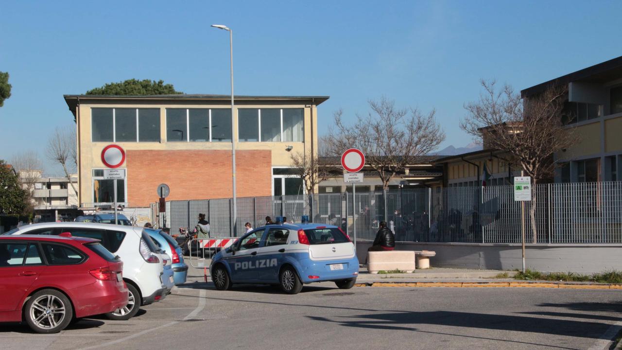 Furto a scuola, 500 bimbi rimandati a casa