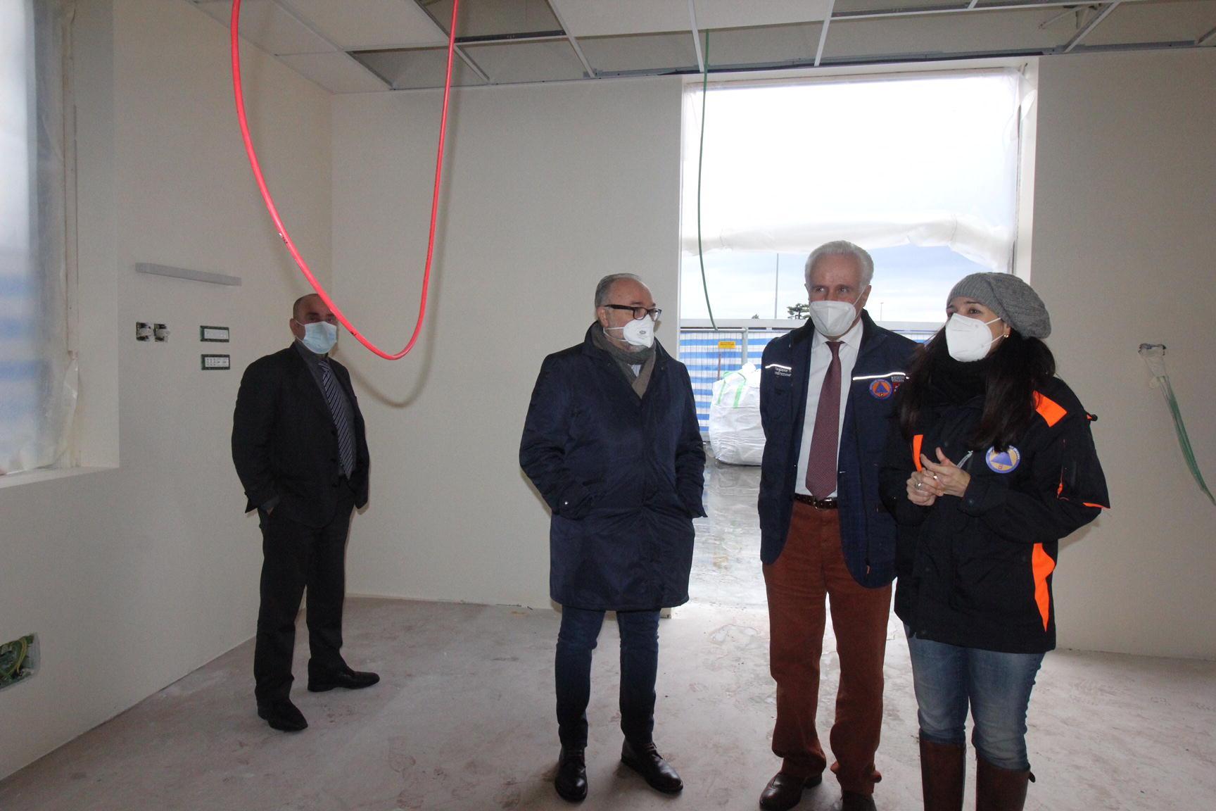Il presidente Eugenio Giani sul cantiere dell'ala nord dell'ospedale, inaugurata a gennaio