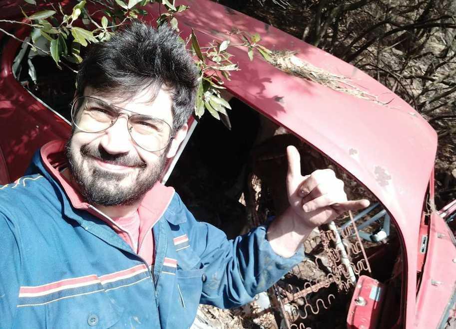 Il Maggiolone nel bosco torna a nuova vita... a pezzi 
