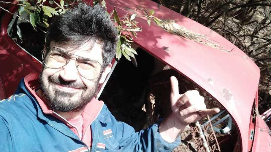 Il Maggiolone nel bosco torna a nuova vita... a pezzi