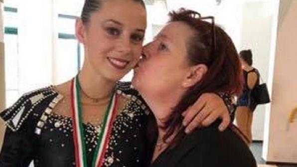 Stroncata da un infarto a 53 anni la mamma di Rebecca Vizzoni