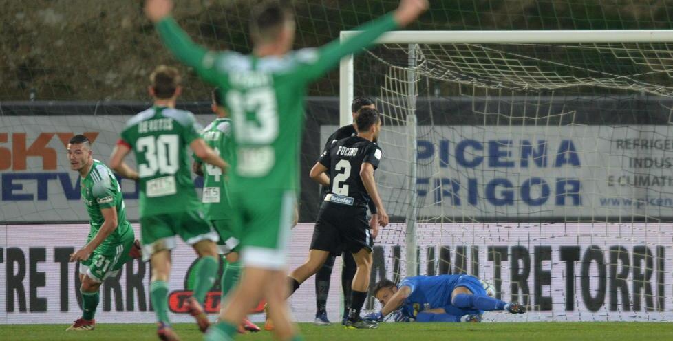 La trequarti marchigiana è terra di conquista nel finale Gucher sfiora il 3-0