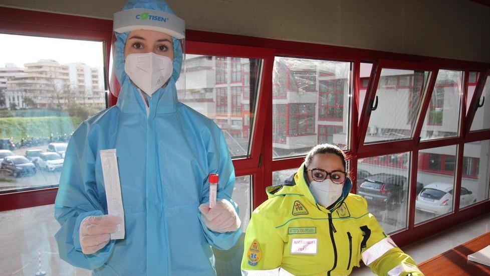 Lo screening nelle scuole medie superiori partirà venerdì con 50 giorni di ritardo