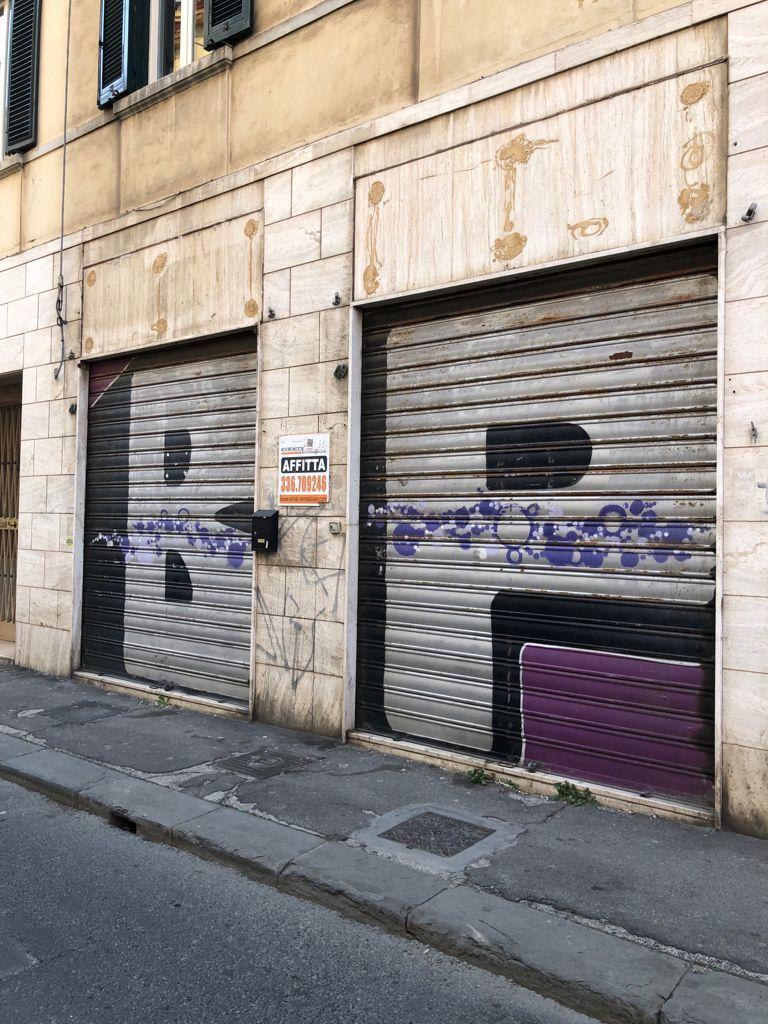Dieci saracinesche giù in duecento metri: c’era una volta corso Amedeo, la strada di luci e botteghe 