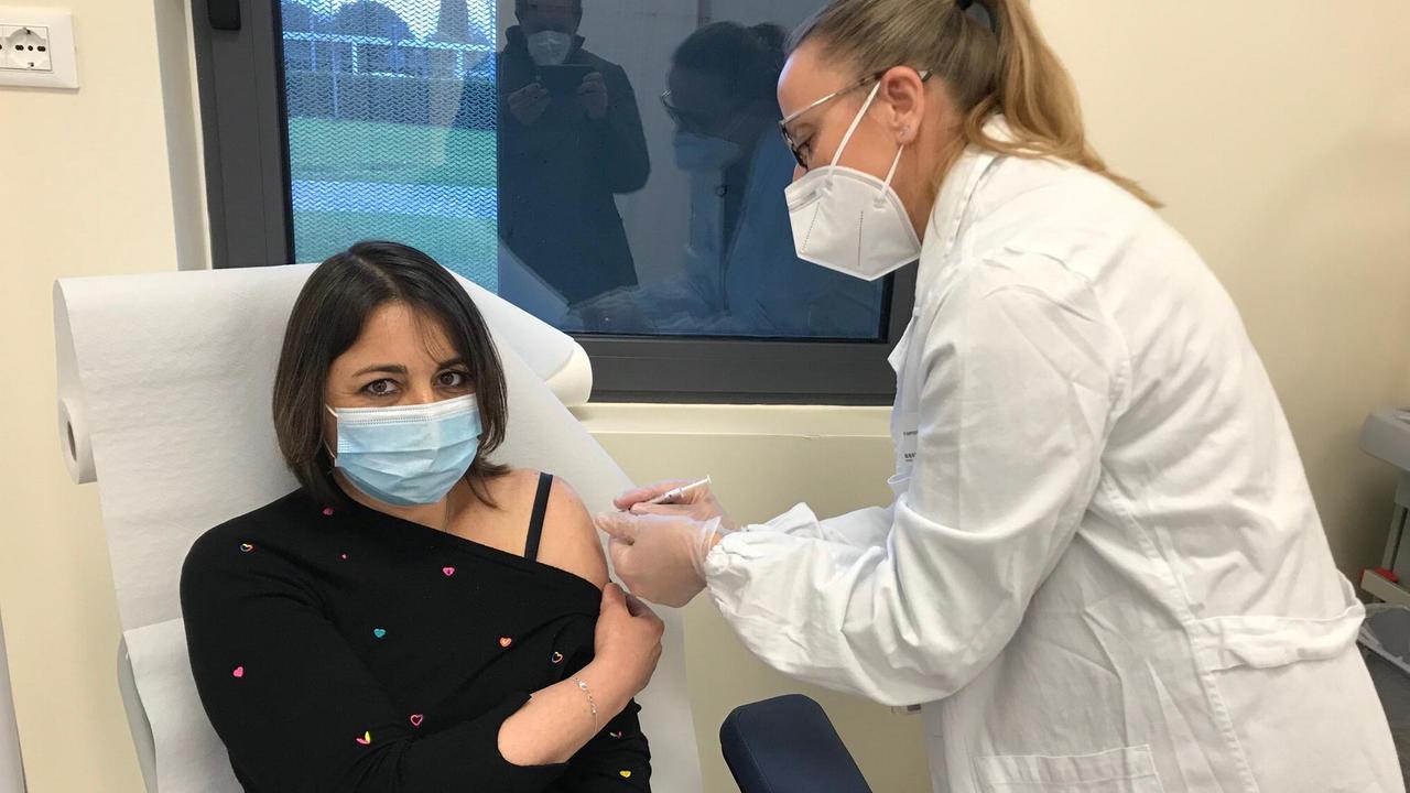 Coronavirus, la corsa ai vaccini: a marzo 500mila dosi. E la Regione guarda a Johnson e Sputnik