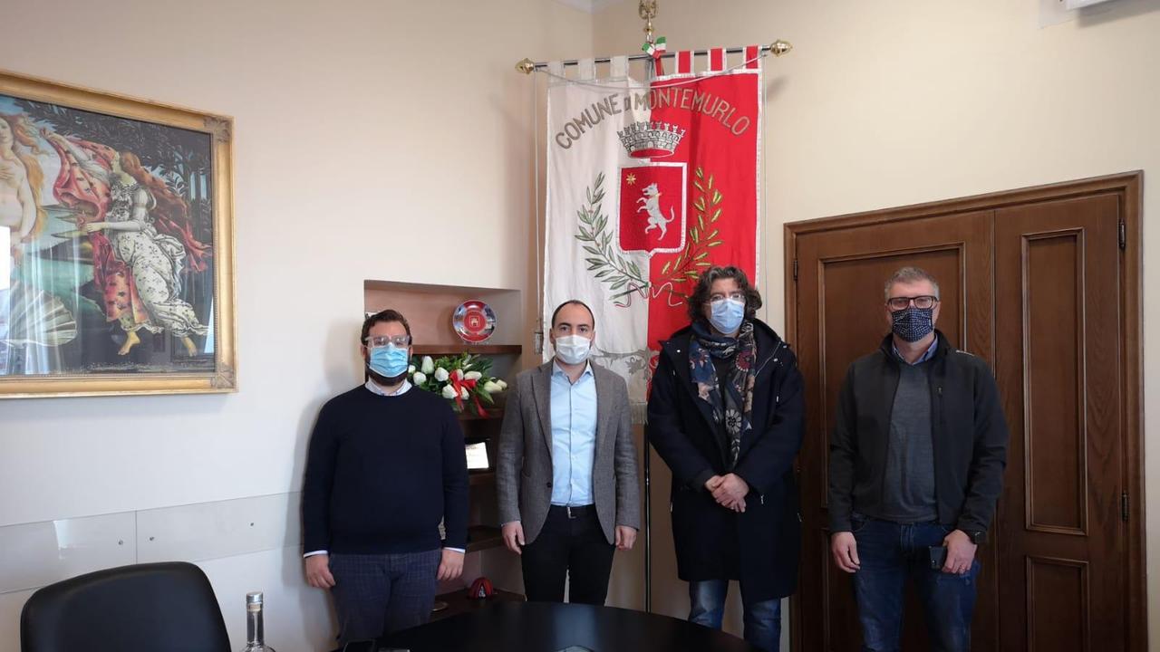 Da sinistra l'assessore al Suap, Alberto Vignoli, il sindaco Calamai e i titolari delle agenzie di viaggio di Montemurlo Travel Machine e MaoriLand Alessio Boccaccini