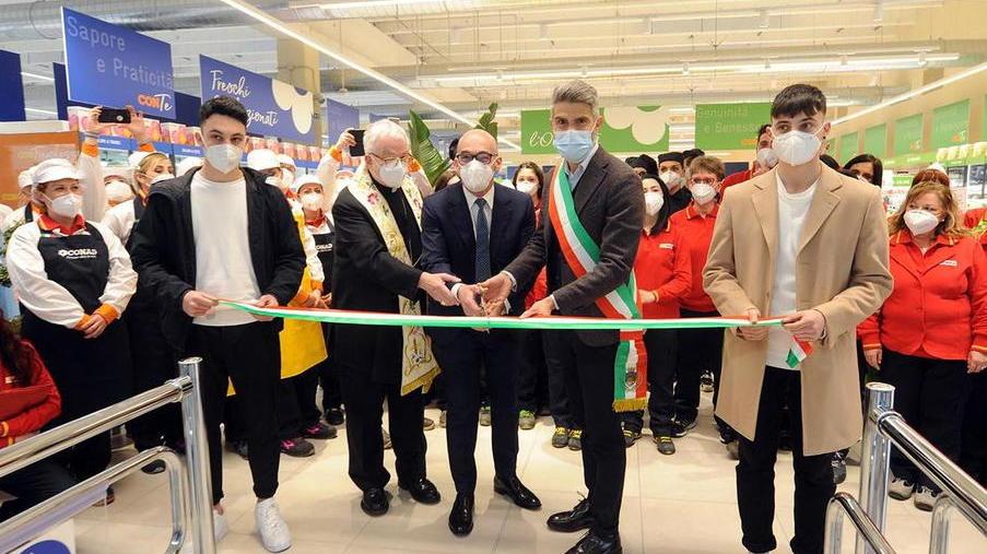 Il nuovo Conad apre le porte e riqualifica un pezzo di città