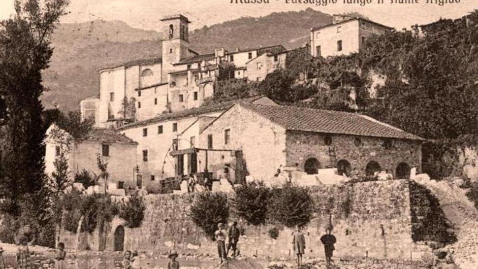 Padre e figlio social e una sola passione: “Massa in cartolina”
