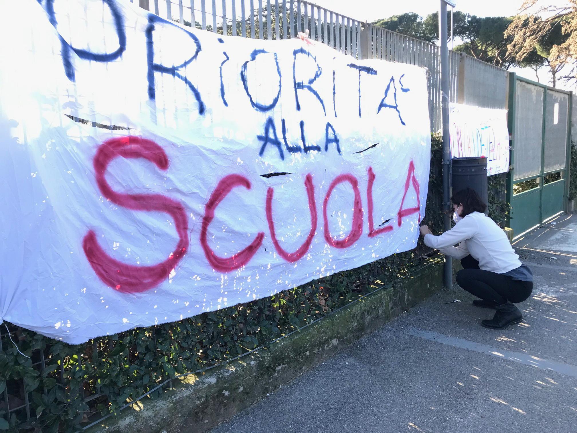 Scuole chiuse anche in arancione, si decide ogni venerdì: le province a rischio 