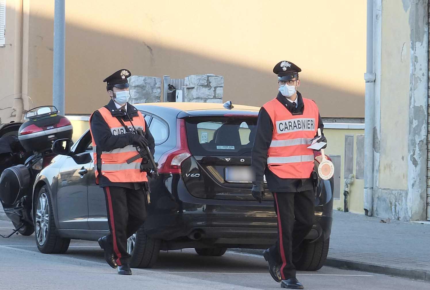 Ferrara, violano il coprifuoco e scattano le multe