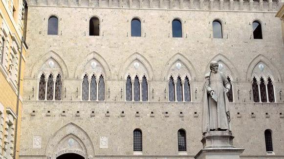 Il consiglio regionale: «Mps non si vende». In pericolo lavoro e tenuta economica