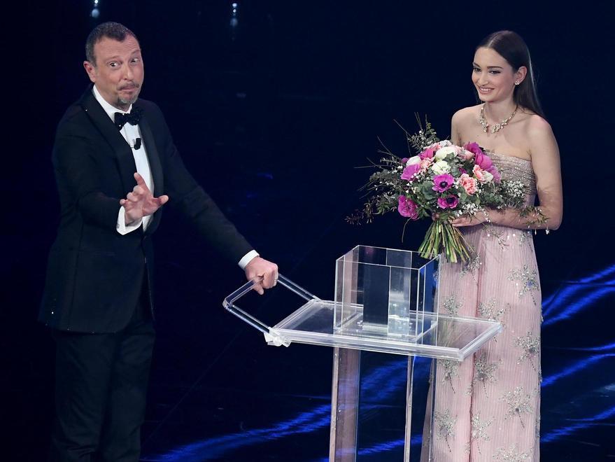 L'infermiera simbolo della lotta al Covid sul palco dell'Ariston. ll padre: «Ha portato a Sanremo la sua semplicità» 