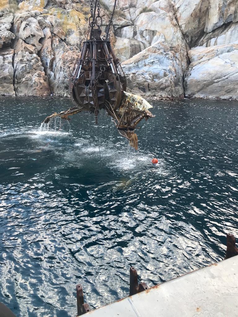 Al via il recupero del peschereccio affondato nel mare di Montecristo