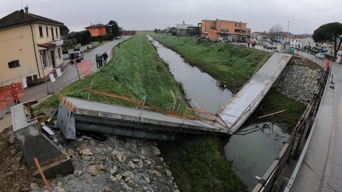 «Il Comune metta in sicurezza l’area intorno alla passerella»