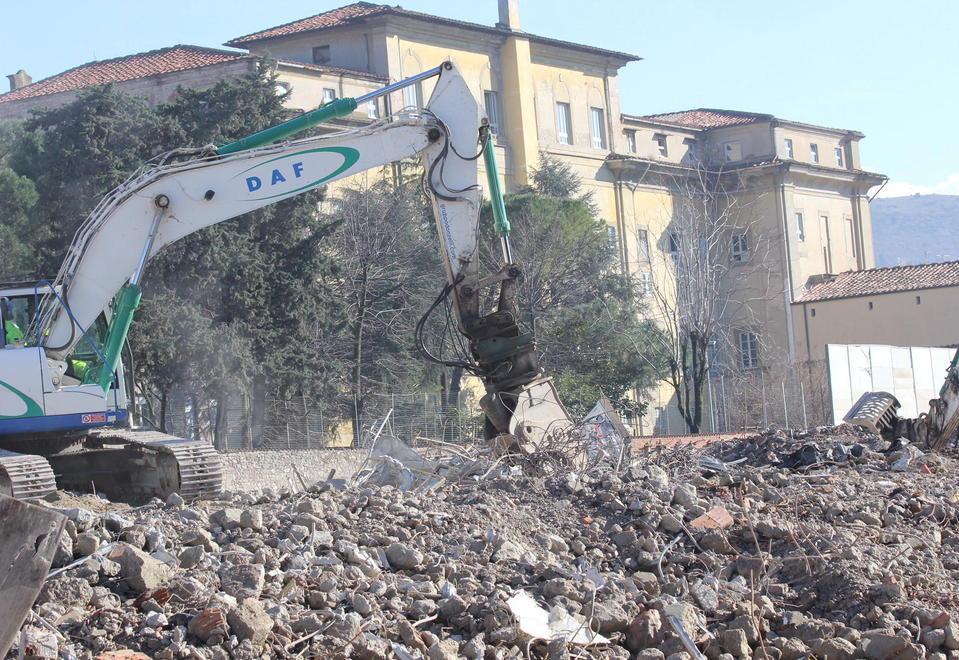 Polizia e carabinieri al cantiere del Misericordia e Dolce