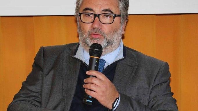 Mescolini rimane in carica in attesa della nuova sede