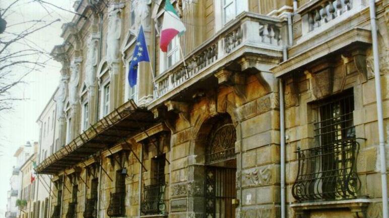 Violenza sessuale su minore: ex agente nei guai