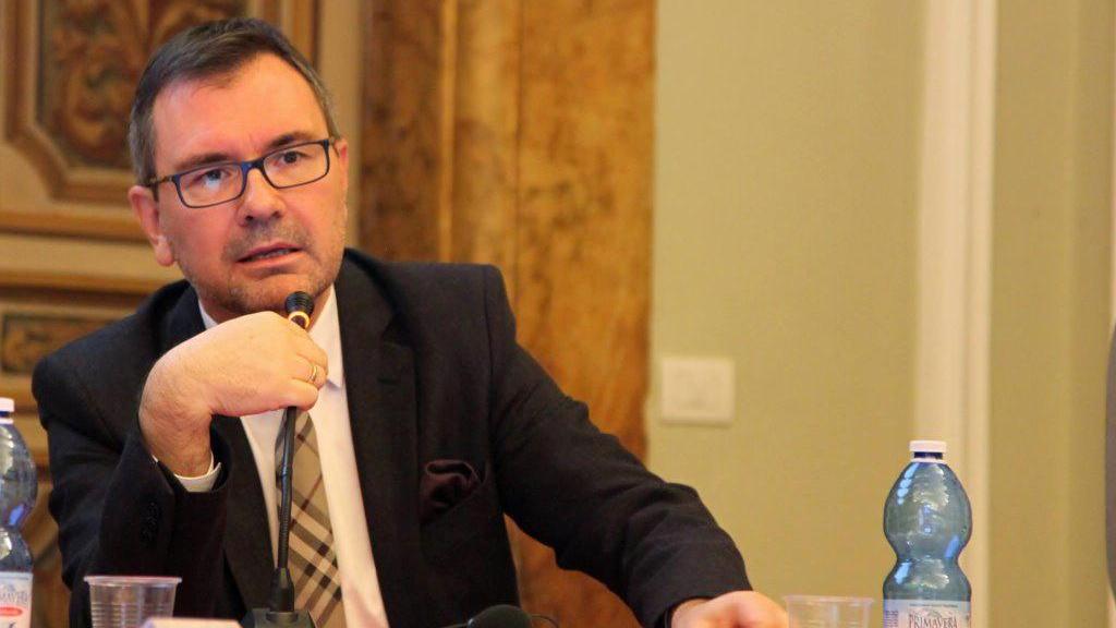 Alessandro Giovanni, docente, ha uno studio professionale a Pisa