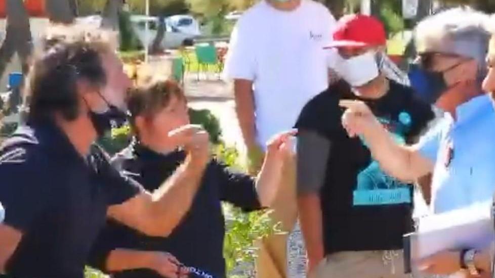 «Aggredì e offese i vigili per la multa in Baracchina rossa», a processo il titolare - Le accuse
