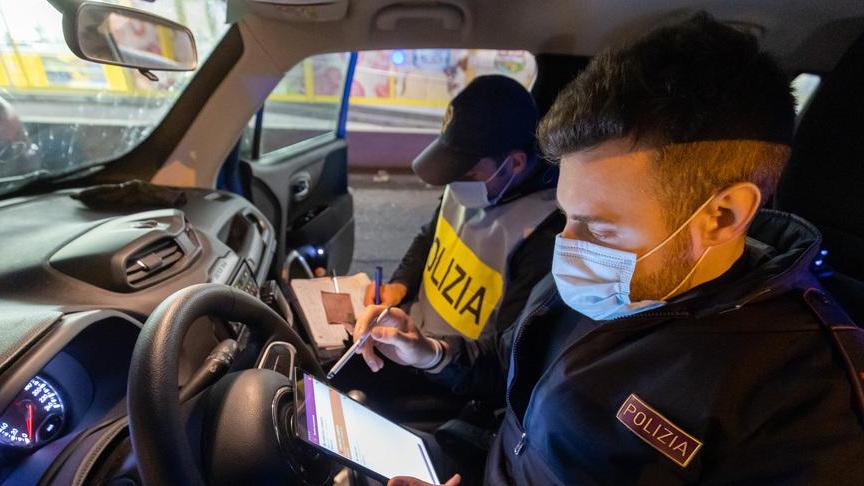 Ferrara. Era irregolare e con precedenti: rimpatriato
