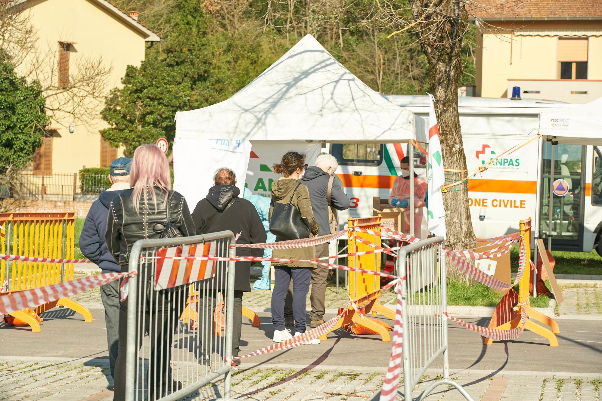 Prosegue a Certaldo lo screening di massa anticovid (foto Carlo Sestini)