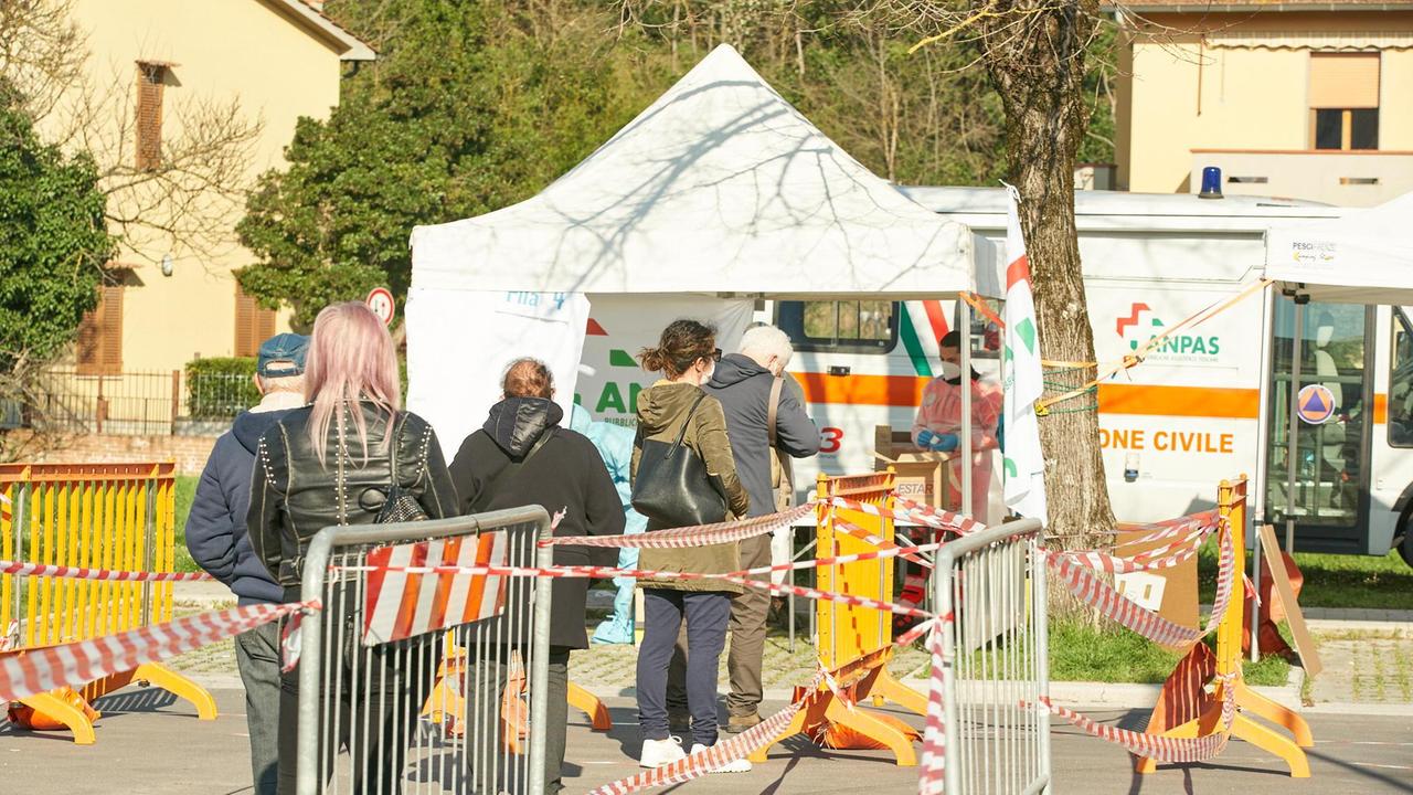 Prosegue a Certaldo lo screening di massa anticovid (foto Carlo Sestini)