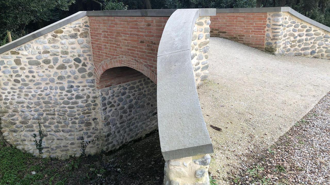Un ponticino risistemato alle Cascine di Tavola