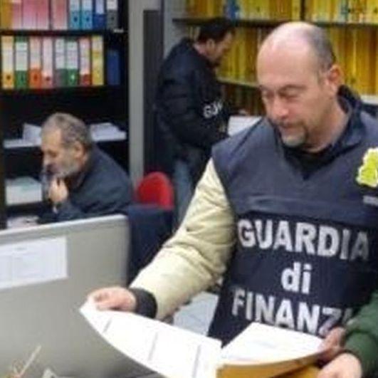 Concorsi pilotati, imputati 44 docenti 